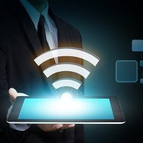 Sonderdruck thematisiert WLAN, WiFi, NFC und LTE (Bild: © Warakorn - Fotolia.com)
