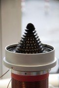 Ferrofluid-Brunnen auf der Hannover Messe Ferrofluid-Brunnen auf der Hannover Messe