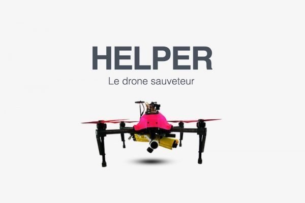 Quadrocopter am Badestrand bringen Rettungskissen