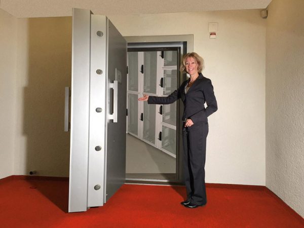 Mietserver stecken hinter Stahlbeton unter der Erde