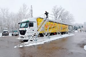 Für Schäden durch Eis auf dem Lkw haftet der Fahrer