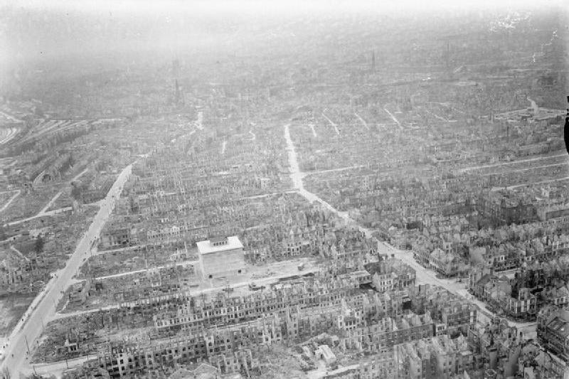 © Imperial War Museums (Royal Air Force Bomber Command, 1942–1945, CL 3259)