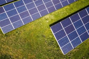 THEE und CEE Group planen Solarprojekte ohne Förderung